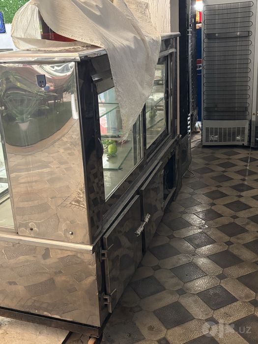 vetrina haladelnik bor 2ta yaxwi holatda