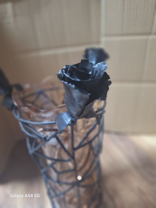 Ръчно Направена Декоративна Ваза с Рози