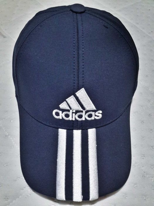 Бейзболни шапки        .