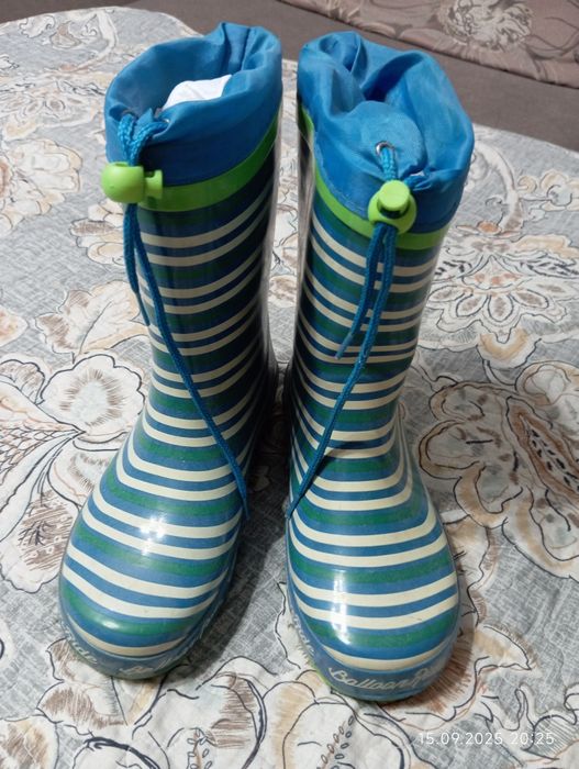 Продам резиновые сапоги размер 34