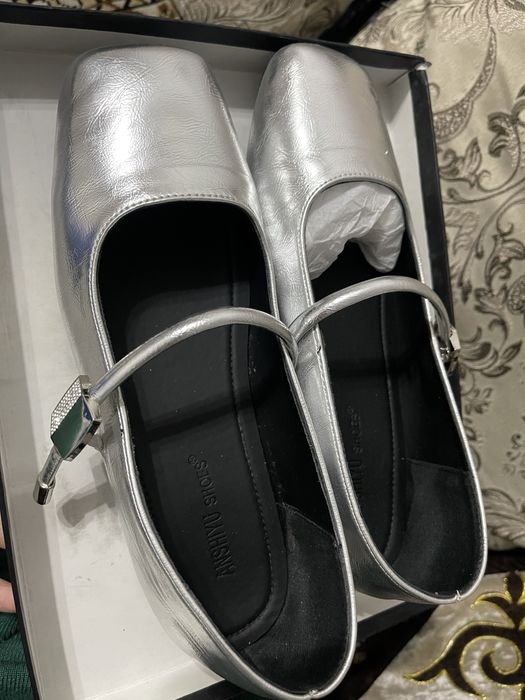 Серебристые туфли