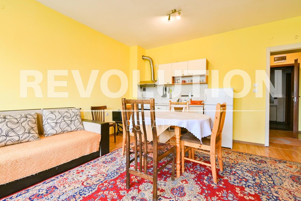 Дава се под наем Двустаен апартамент в София, Стрелбище - 75 кв.м за 598.23 € - Снимка #2