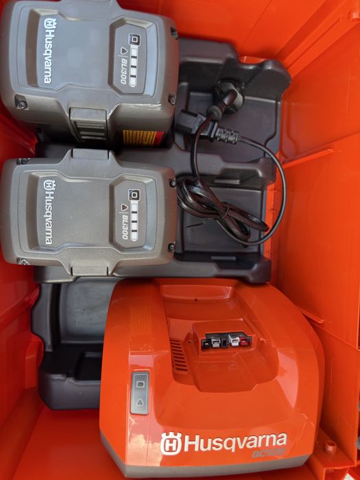 Husqvarna masina de tuns iarba pe acumulatori