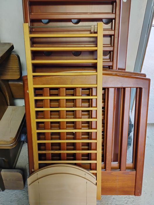 Продавам детско дървено легло