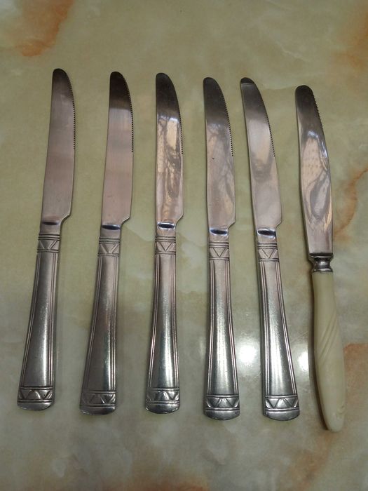 Столовые и чайные ложки, вилки, ножи.50 тыс за все 26шт