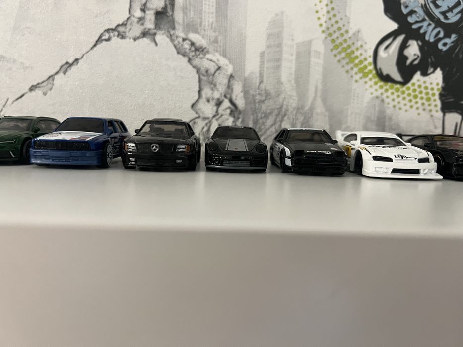Продам машинки Hot wheels