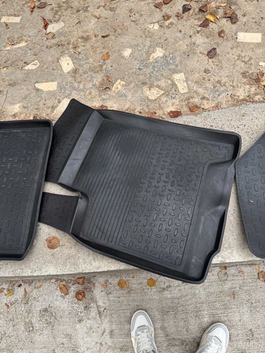 Продам резиновые коврики от автомобиля Nexia 3