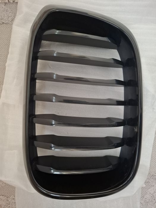 Grile negre BMW noi