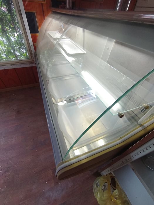 Продам холодильник ветрина
