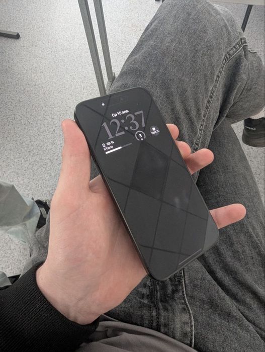 Обменяю айфон 15 про макс 256гб 90акб