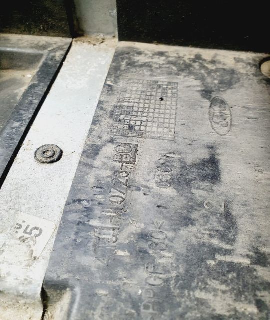 Suport carcasa baterie 4m51-10723-bc Ford Focus 2  [din 2004 pana  2008] seria