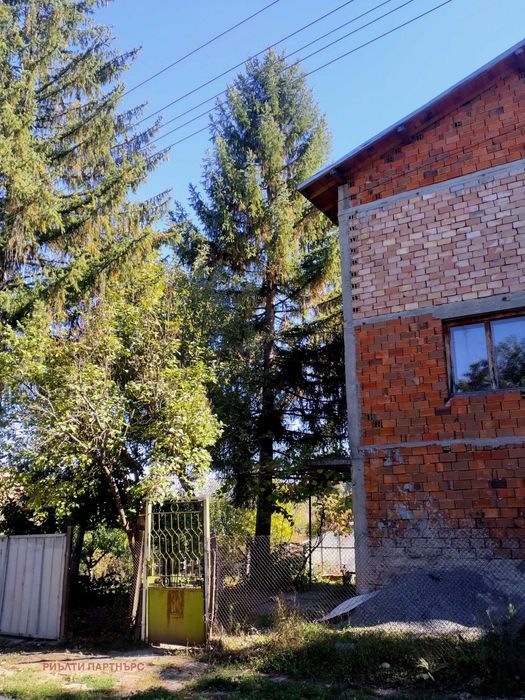 Продава се Къща в с. Извор, Област Перник - 200 кв.м за 350 €/кв.м - Снимка #4