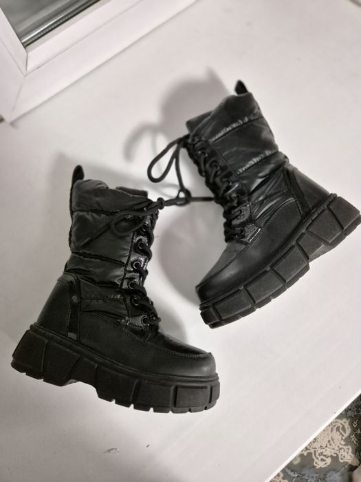 Продам сапоги для девочки. Почти новые