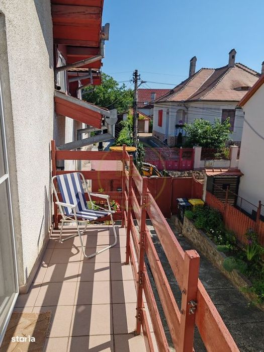 Apartament spatios de vanzare, in imediata apropiere a Parcului Sub Ar