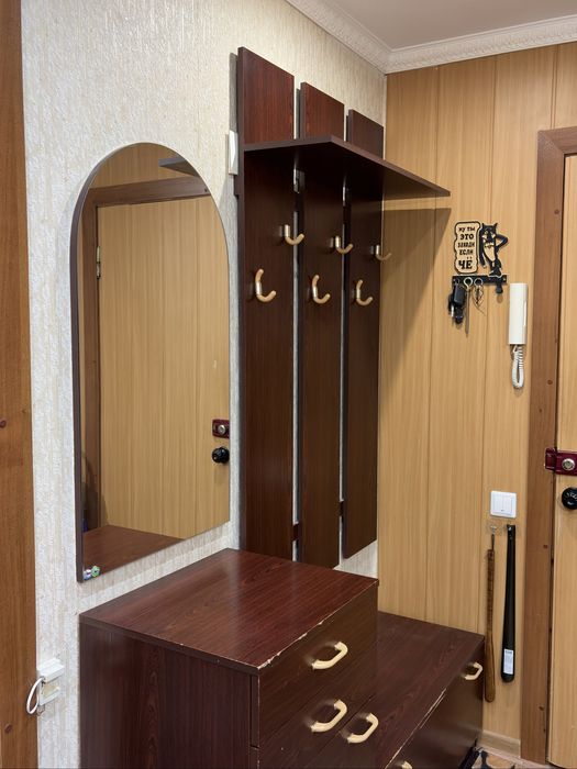 Продам прихожую в сборе (недорого)