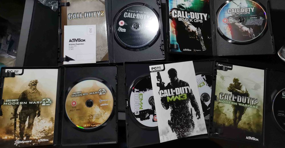 Vand pachet 5 jocuri DVD Call of Duty pt PC