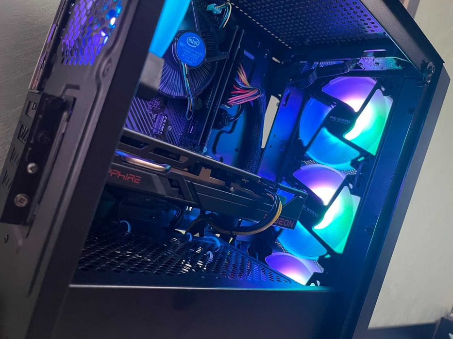 Геймърски компютър RX 6600 XT / i3-10100F / 16GB RAM / 750GB SSD / Win 11 Pro