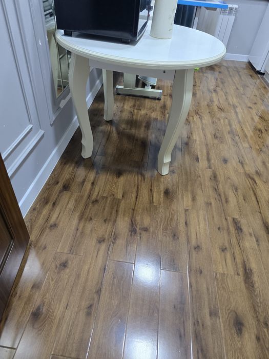 Стол из натурального дерева