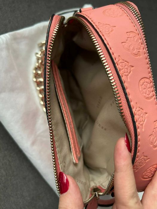 Дамска чанта Guess