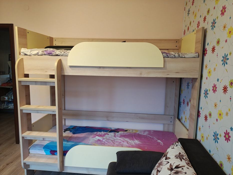 Двуетажно легло с матраци
