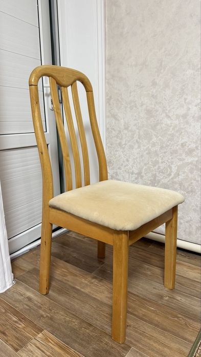 Стол со стульями