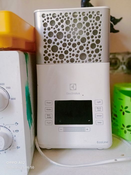 Холодильник Indesit в хорошем состоянии.
