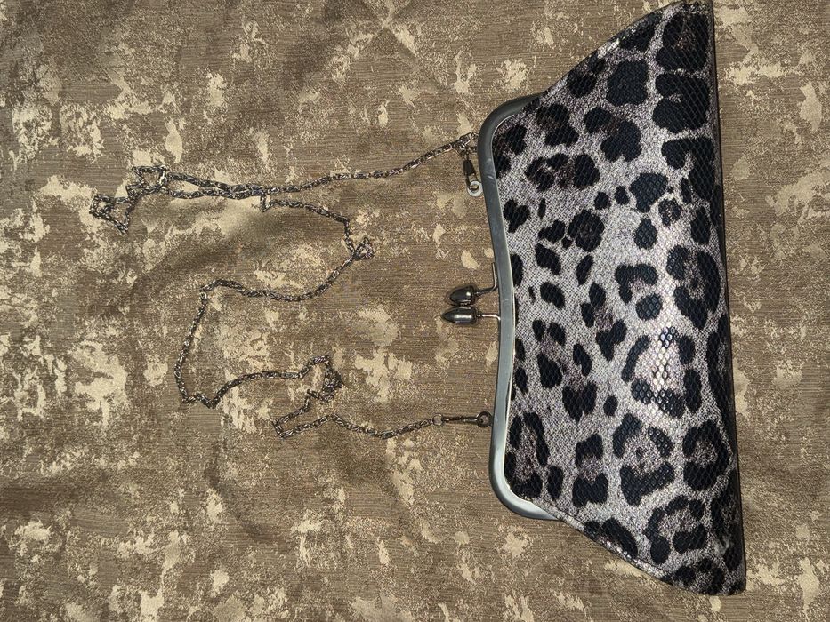 Клатч серебристый красивый