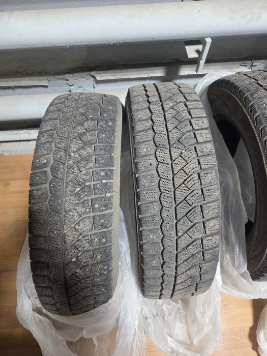 Продам зимнюю б/у резину.