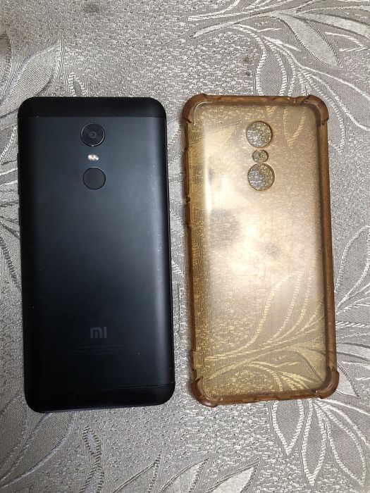Телефон Redmi 5+ память 3/32 гб