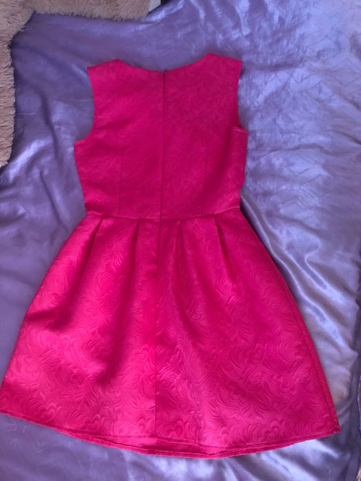 Розова дамска рокля