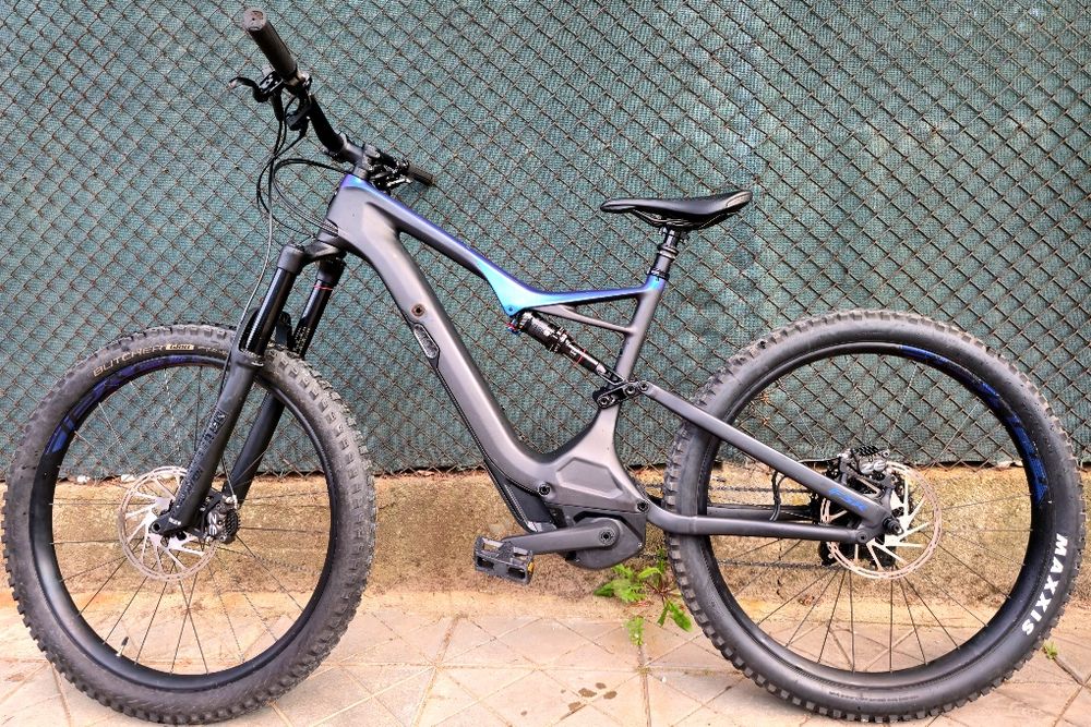 Електрически Карбонов Specialized Turbo levo 27.5+ пълно окачване
