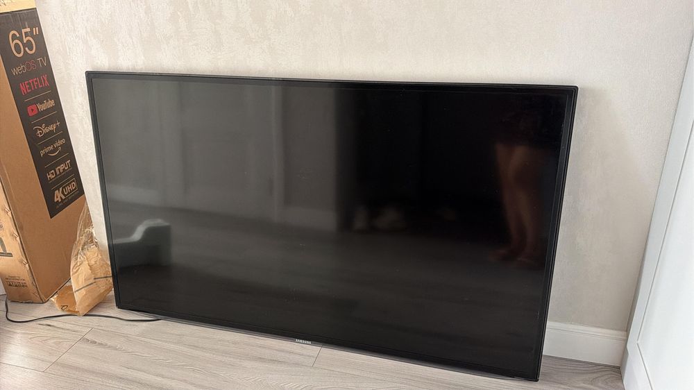 Samsung Smart TV 65″ — недорого, требуется ремонт