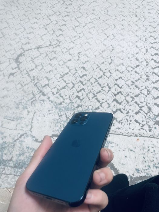 Продам айфон 12 про