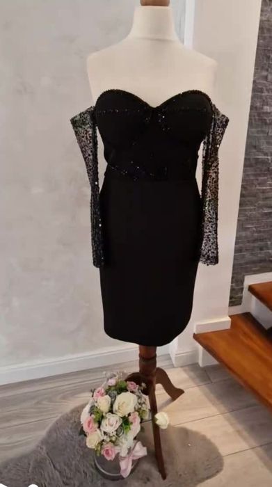 Vand rochie noua, eleganta