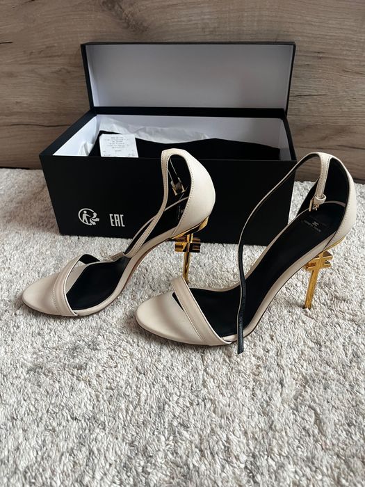 НОВИ ОРИГИНАЛНИ Сандали Elisabetta Franchi