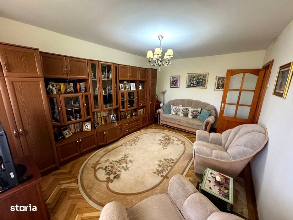 Vanzare apartament 2 camere decomandat Cornisa Bistritei - stare foart