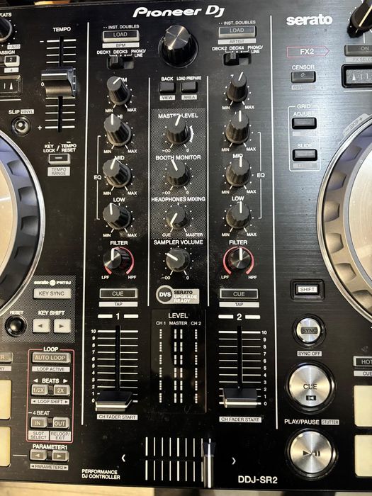 Vând consola Pioneer ddj sr2