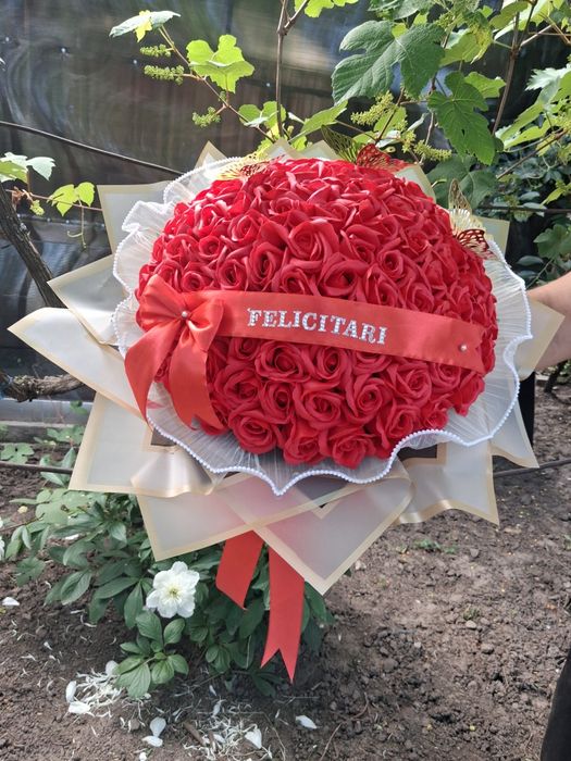 Buchet 101 trandafiri