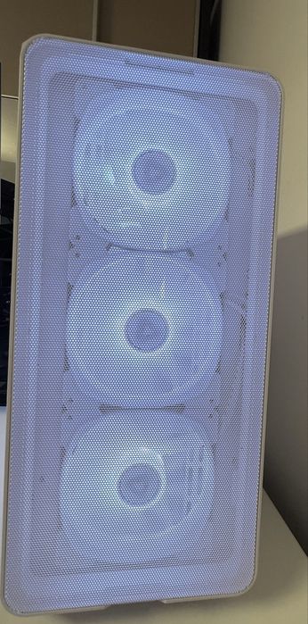 Pc de gaming cu r9 si rtx 5070 care duce toate jocurile pe maxim