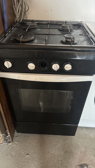 Продам газовую плиту