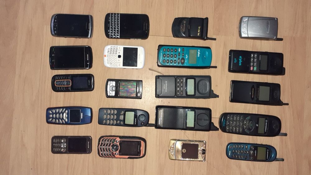 Vand telefoane Motorola