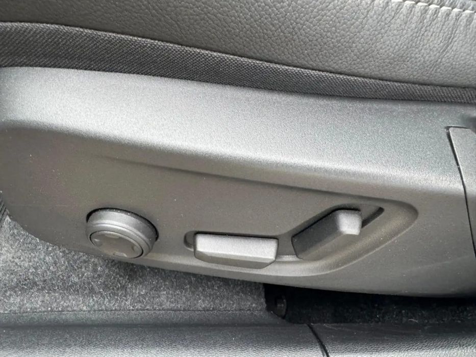 Volvo XC40 • Mild Hybrid • Dark Plus Ultimate • Panoramic