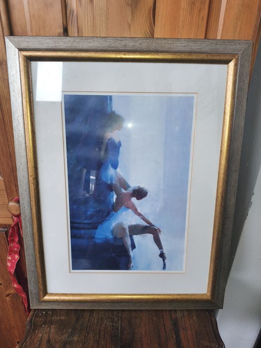 Tablou cu ramă aurie și sticlă protectoare