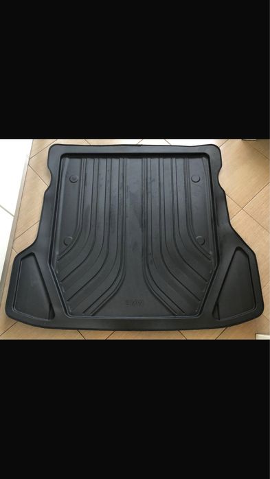 Vand presuri de cauciuc + tavita portbagaj pentru BMW 520 Grand Coupe