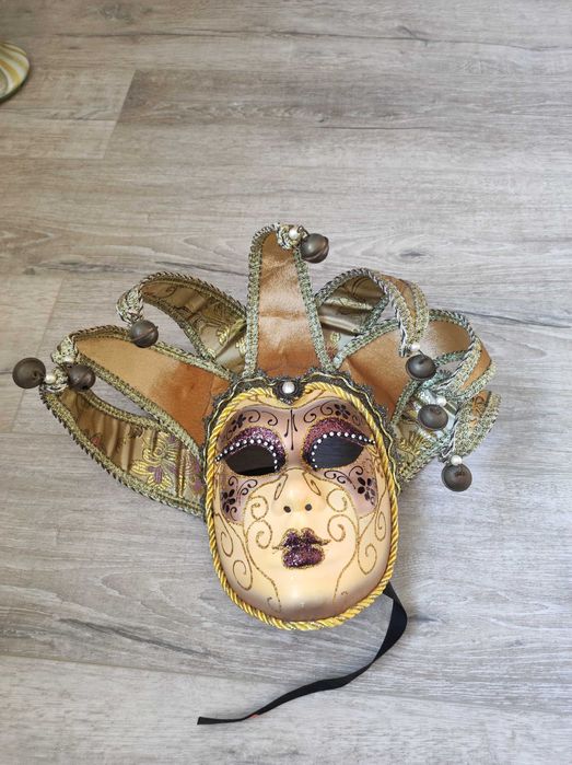 Vând masca Veneția