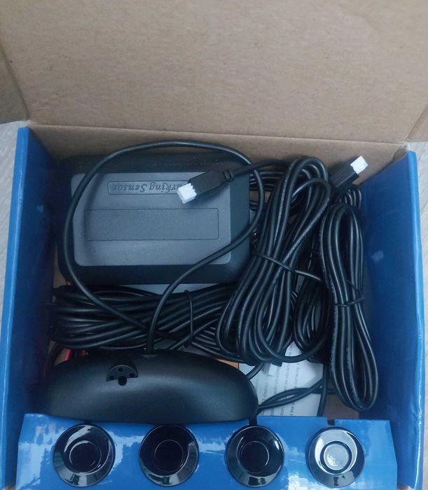 Парктроник с четири черни сензора и LED дисплей