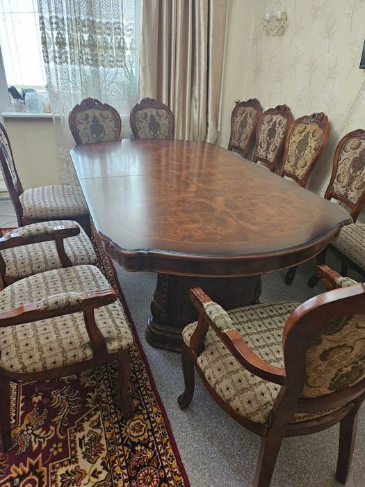 Стол со стульями