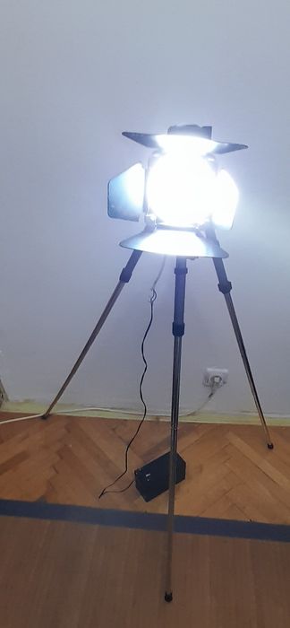 Vînd trepied si video reflector