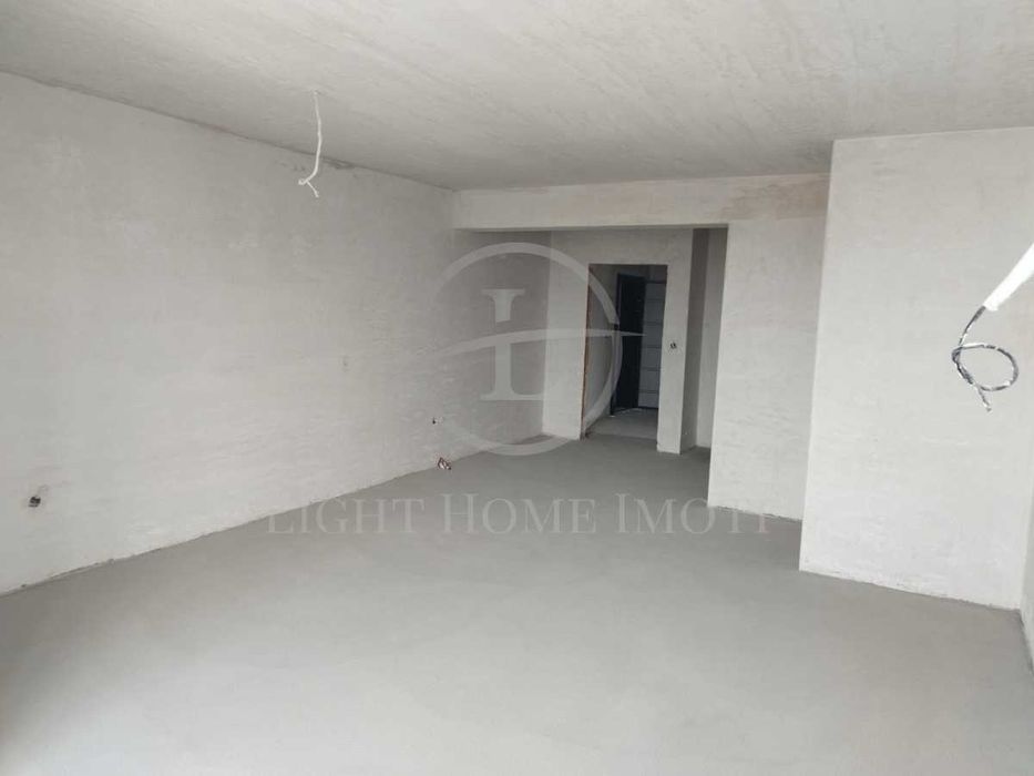 Продава се Тристаен апартамент в Пловдив, Гагарин - 126 кв.м за 1215 €/кв.м - Снимка #2