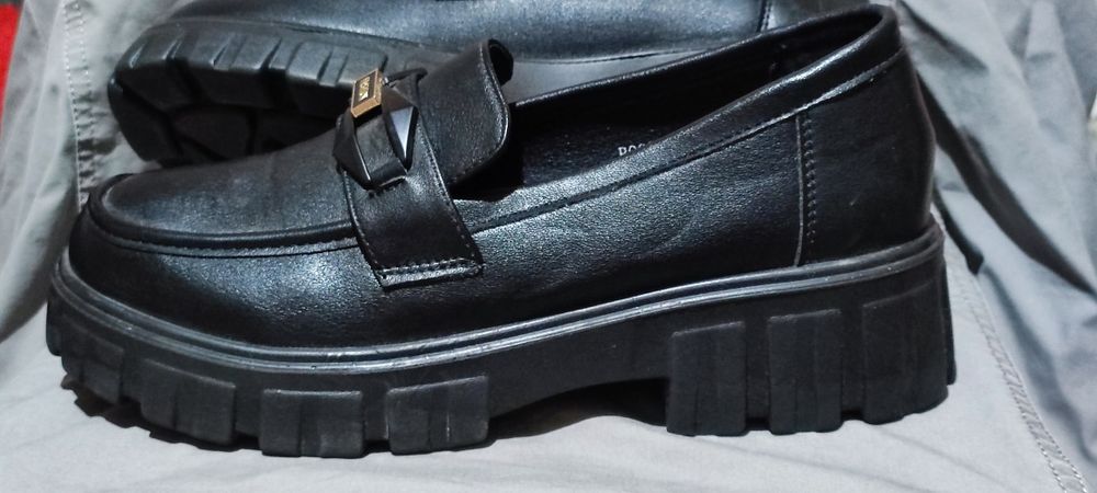 Продаю обувь 39 размер